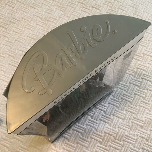 2004 holiday barbie - Picture 3 of 5